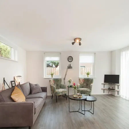 펜션 Spacious W Garden
